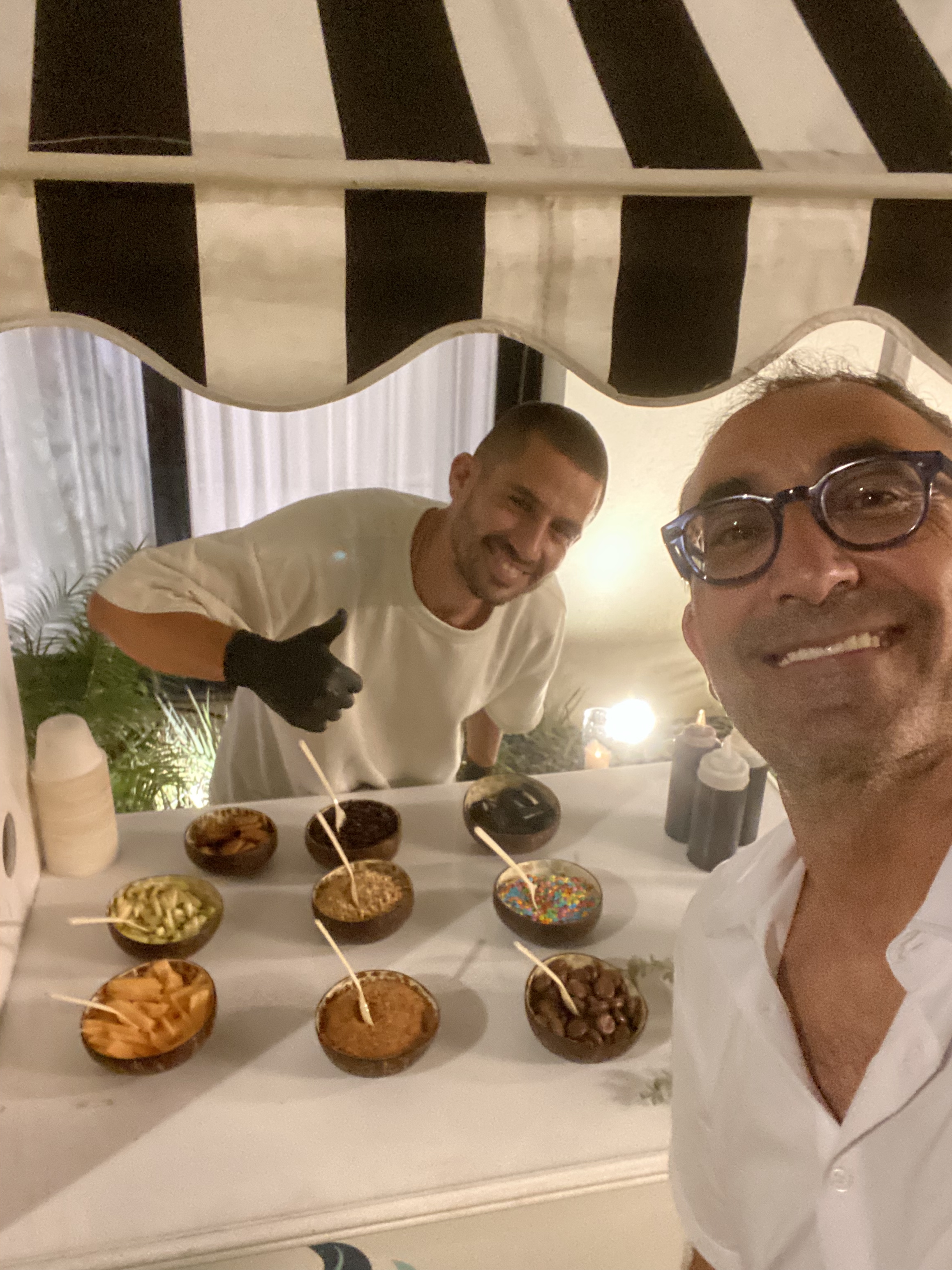 יוגורט עם תוספות